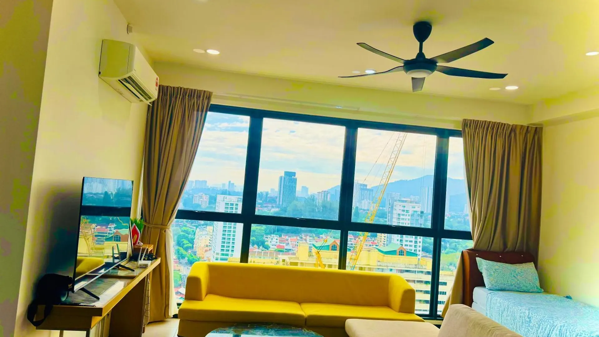 Modern 2Br Home 5 Queen Beds, Near Attractions Jelutong