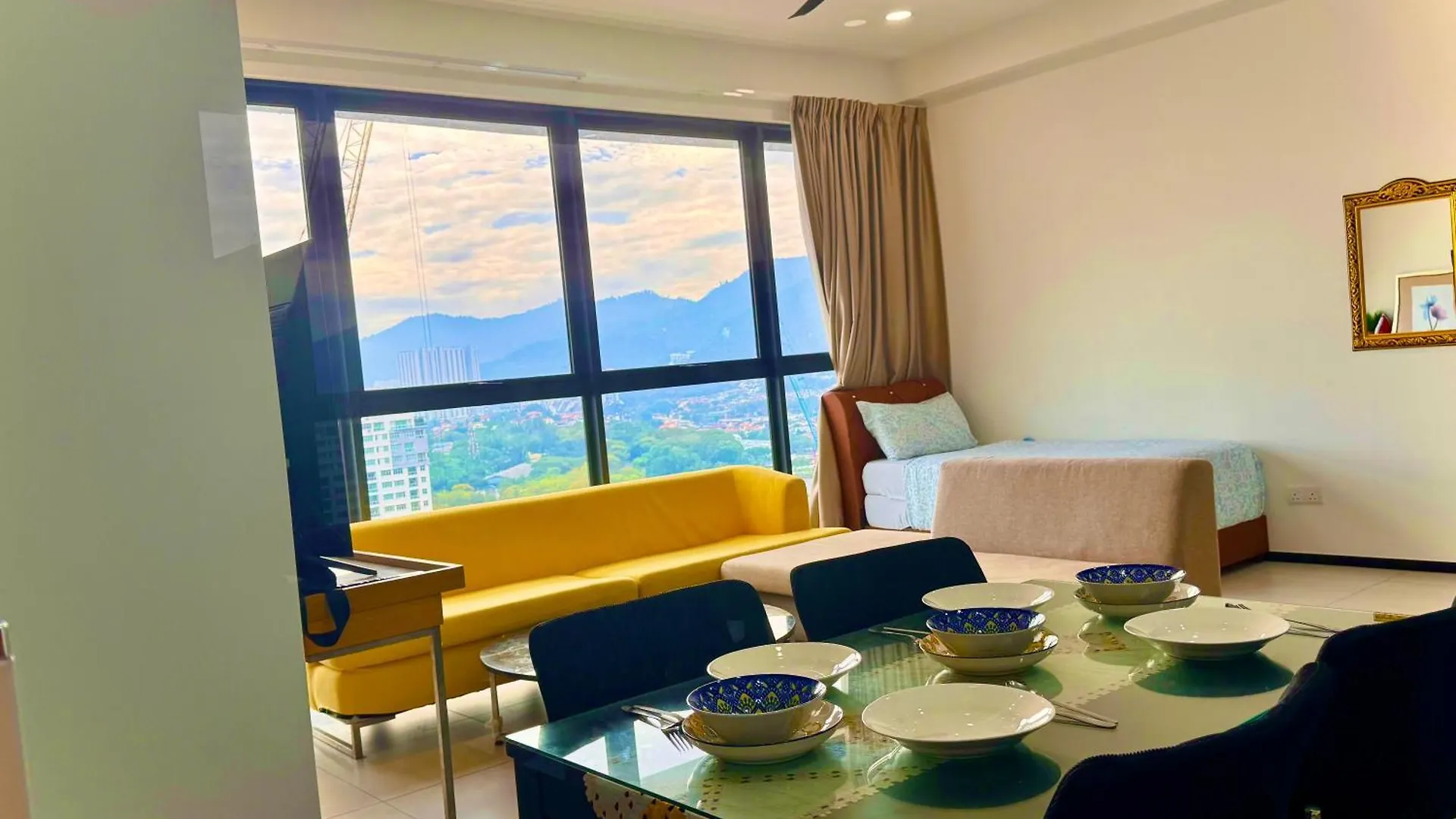 Modern 2Br Home 5 Queen Beds, Near Attractions Jelutong 0*,