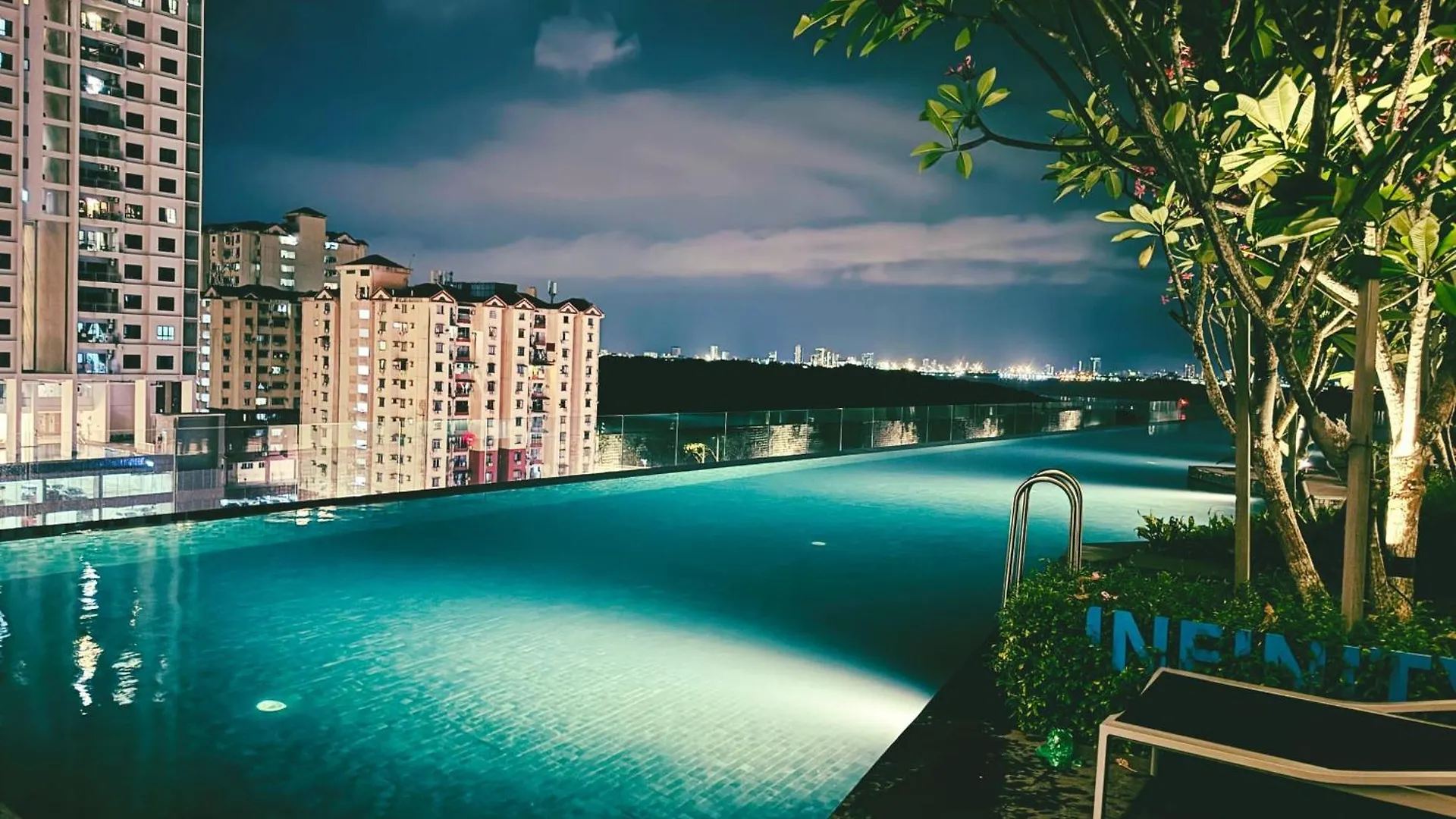 Modern 2Br Home 5 Queen Beds, Near Attractions Jelutong 0*,  Malaisie